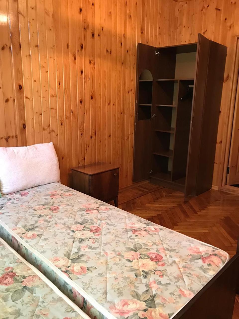 Гостевой Дом С Садом Hotel Gagra Exterior photo