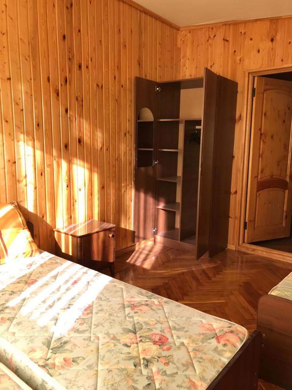 Гостевой Дом С Садом Hotel Gagra Exterior photo