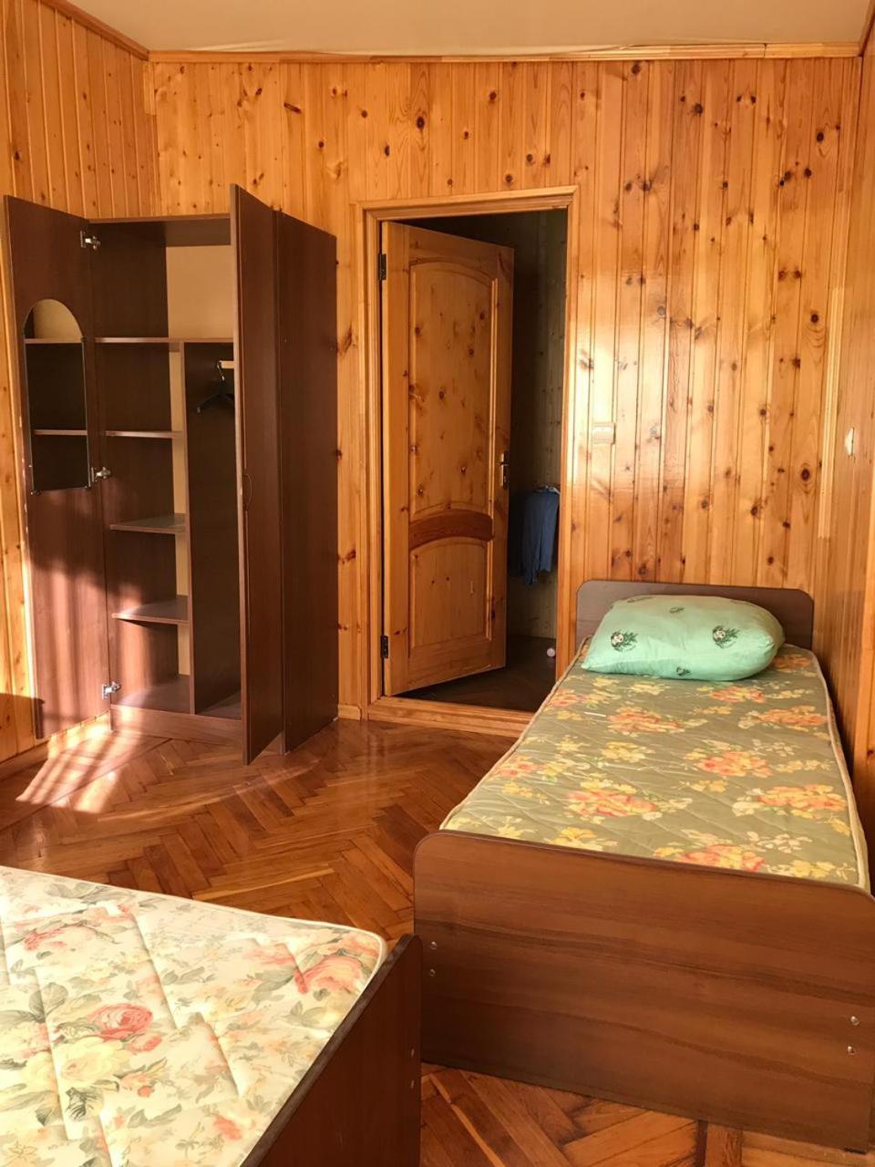 Гостевой Дом С Садом Hotel Gagra Exterior photo
